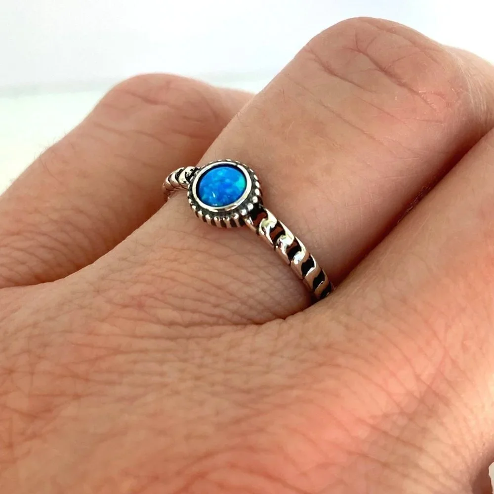 Sterling Silver 925 Dainty Round Blue Lab Created Opal Chain Band Ring Sz 5